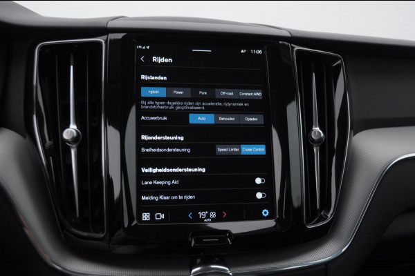 Volvo XC60 T6 350PK Automaat Plug-in hybrid AWD Plus Dark Panoramadak/ Cruise control/ Achteruitrijcamera/ Elektrisch bedienbare stoelen met geheugen/ Moritz leder/ Google infotainment/ Apple carplay/ Android auto/