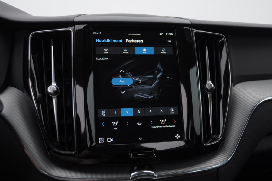 Volvo XC60 T6 350PK Automaat Plug-in hybrid AWD Plus Dark Panoramadak/ Cruise control/ Achteruitrijcamera/ Elektrisch bedienbare stoelen met geheugen/ Moritz leder/ Google infotainment/ Apple carplay/ Android auto/