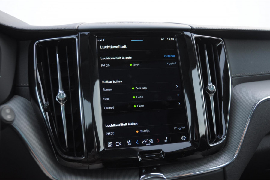 Volvo XC60 T6 350PK Automaat Plug-in hybrid AWD Ultra Bright Head-up display/ Harman Kardon audio/ BLIS/ Elektrischbedienbare stoelen met geheugen/ Moritz Leder/ Panoramadak/ Adaptive cruise control/ Pilot assist/ Apple Carplay/ Android auto/