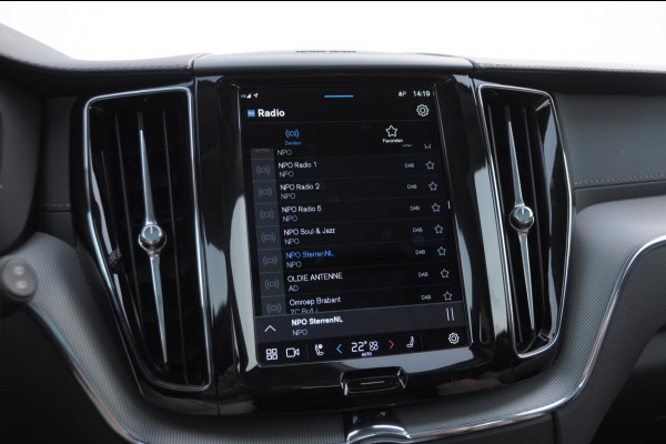 Volvo XC60 T6 350PK Automaat Plug-in hybrid AWD Ultra Bright Head-up display/ Harman Kardon audio/ BLIS/ Elektrischbedienbare stoelen met geheugen/ Moritz Leder/ Panoramadak/ Adaptive cruise control/ Pilot assist/ Apple Carplay/ Android auto/