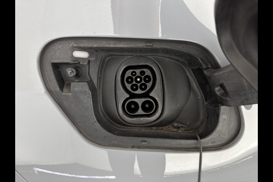 Volkswagen ID.3 First Max 58 kWh [ 3-Fase-11kW ] {SOH-92%} (INCL-BTW) *PANO | HEAD-UP | ADAPTIVE-CRUISE | FULL-LED | BLINDSPOT | CAMERA | KEYLESS | MICROFIBRE | AMBIENTLIGHT | NAVI-FULLMAP | DAB+ | ECC | HEATED-SPORTSEATS | DIGI-COCKPIT | 20"ALU*