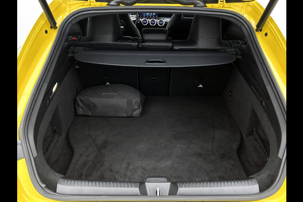 Mercedes-Benz CLA-Klasse Shooting Brake 250 e Business Solution AMG Limited 5 spaks lichtmetalen velgen | MBUX wide screen | Navigatie | Parking support met camera | Inclusief 24 maanden MB Certified garantie voor Europa.