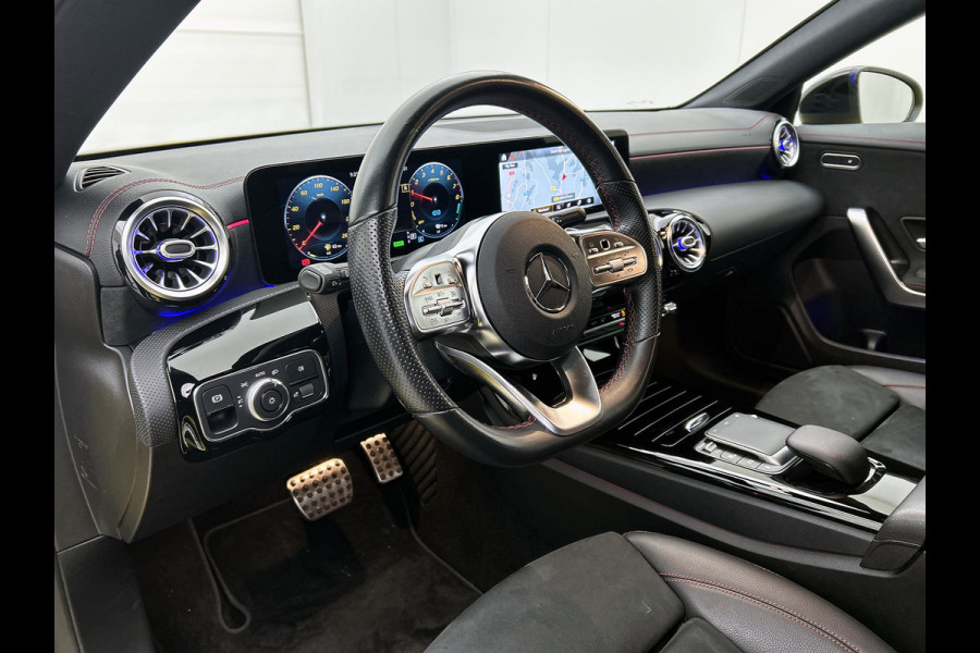 Mercedes-Benz CLA-Klasse Shooting Brake 250 e Business Solution AMG Limited 5 spaks lichtmetalen velgen | MBUX wide screen | Navigatie | Parking support met camera | Inclusief 24 maanden MB Certified garantie voor Europa.