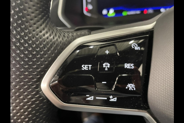 Volkswagen Tiguan 1.4 TSI eHybrid 245pk DSG R-Line Platinum Panoramadak Trekhaak Navigatie Apple Carplay/Android Auto Camera Parkeersensoren Adaptive Cruise Control Matrix Ledverlichting Stoel- en stuurverwarming Climate Control