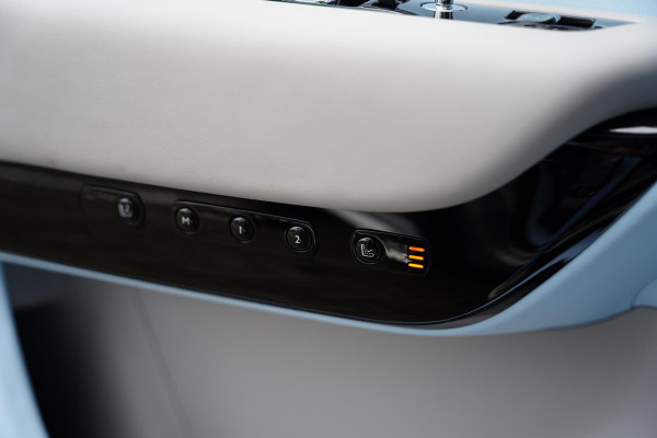 Rolls-Royce Cullinan 6.75 V12 / Bespoke Audio / Starlight / Twin-Coachline