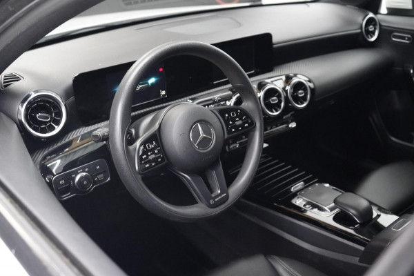 Mercedes-Benz A-Klasse 180 d Launch Edition Premium Plus | AIRCO | CRUISE