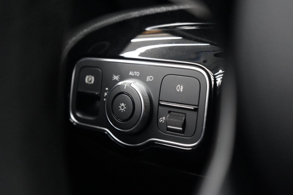 Mercedes-Benz A-Klasse 180 d Launch Edition Premium Plus | AIRCO | CRUISE