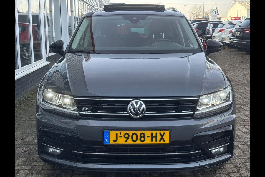 Volkswagen Tiguan 1.5 TSI ACT Highline Business R | Trekhaak | Pano | Stoelverwarming | Dodehoek Detector