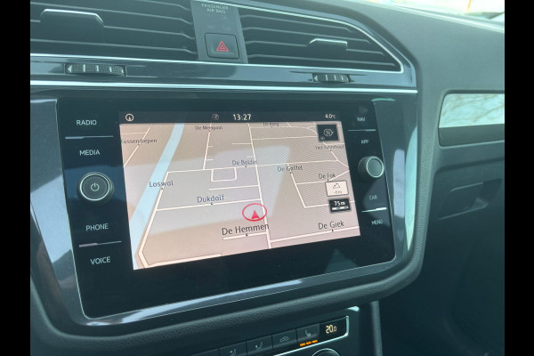 Volkswagen Tiguan 1.5 TSI ACT Highline Business R | Trekhaak | Pano | Stoelverwarming | Dodehoek Detector
