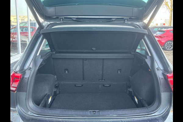 Volkswagen Tiguan 1.5 TSI ACT Highline Business R | Trekhaak | Pano | Stoelverwarming | Dodehoek Detector