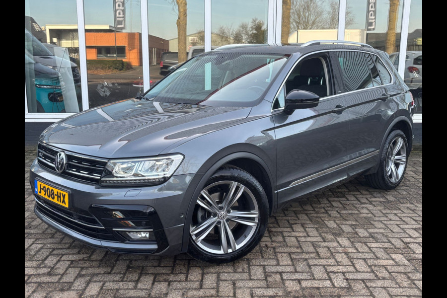 Volkswagen Tiguan 1.5 TSI ACT Highline Business R | Trekhaak | Pano | Stoelverwarming | Dodehoek Detector