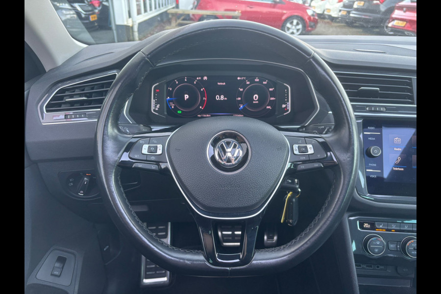 Volkswagen Tiguan 1.5 TSI ACT Highline Business R | Trekhaak | Pano | Stoelverwarming | Dodehoek Detector