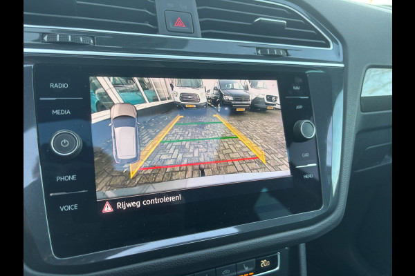 Volkswagen Tiguan 1.5 TSI ACT Highline Business R | Trekhaak | Pano | Stoelverwarming | Dodehoek Detector
