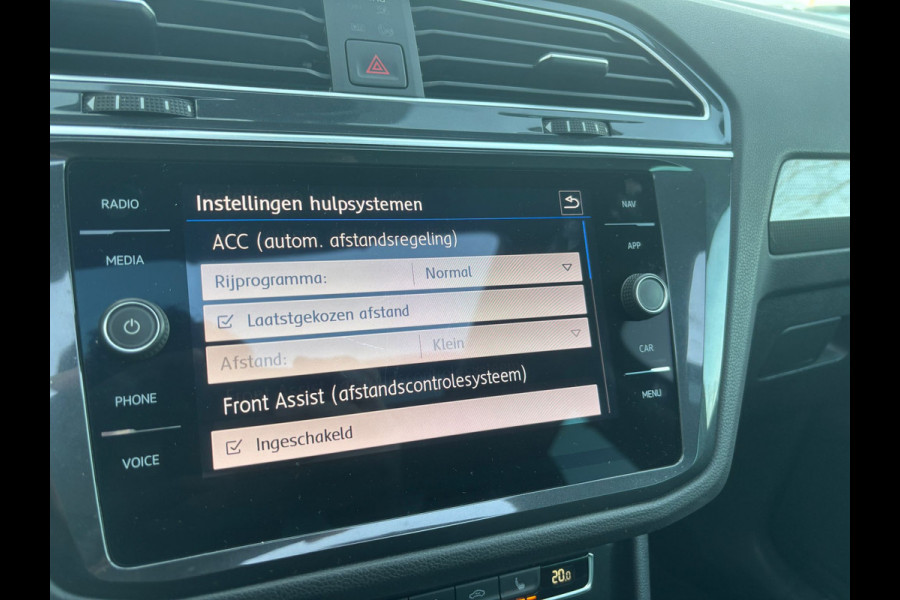 Volkswagen Tiguan 1.5 TSI ACT Highline Business R | Trekhaak | Pano | Stoelverwarming | Dodehoek Detector