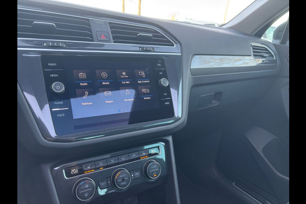 Volkswagen Tiguan 1.5 TSI ACT Highline Business R | Trekhaak | Pano | Stoelverwarming | Dodehoek Detector