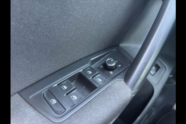 Volkswagen Tiguan 1.5 TSI ACT Highline Business R | Trekhaak | Pano | Stoelverwarming | Dodehoek Detector