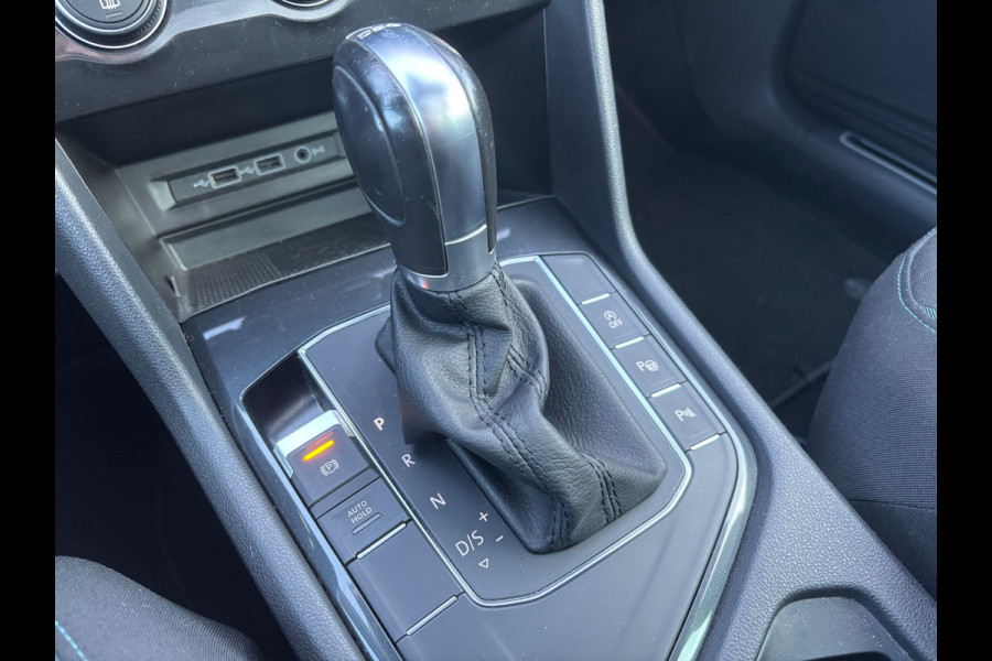 Volkswagen Tiguan 1.5 TSI ACT Highline Business R | Trekhaak | Pano | Stoelverwarming | Dodehoek Detector