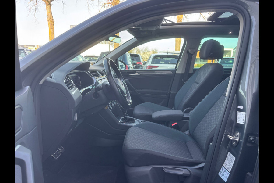 Volkswagen Tiguan 1.5 TSI ACT Highline Business R | Trekhaak | Pano | Stoelverwarming | Dodehoek Detector