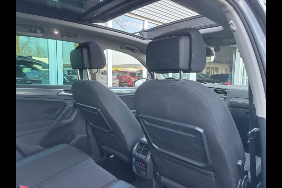 Volkswagen Tiguan 1.5 TSI ACT Highline Business R | Trekhaak | Pano | Stoelverwarming | Dodehoek Detector
