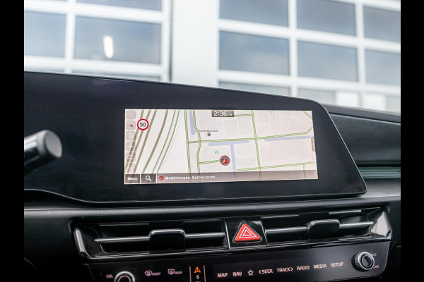 Kia Niro EV Plus 64.8 kWh l Lederlook bekleding l Stoelverwarming l El. verstelbare stoelen l