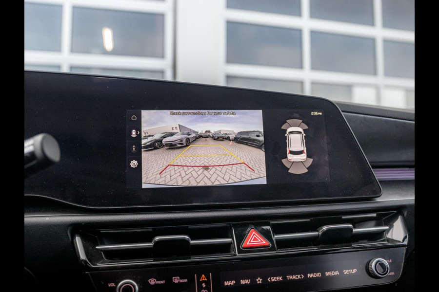 Kia Niro EV Plus 64.8 kWh l Lederlook bekleding l Stoelverwarming l El. verstelbare stoelen l