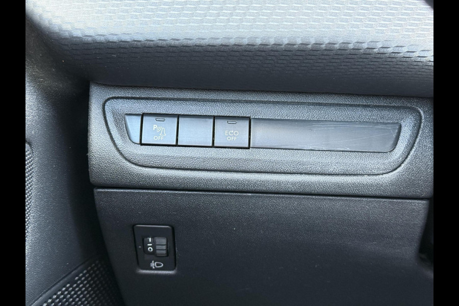 Peugeot 2008 1.2 PureTech Blue Lion 110pk,Trekhaak,2e Eigenaar,Navi,Automaat,Airco,Cruise,Lm velgen,Nieuwe Apk bij Aflevering