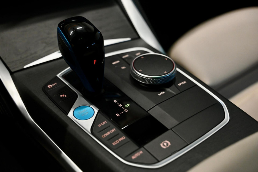 BMW i4 EDrive40 High Executive 84 kWh - M-Sport - Stuurverwarming - Harman Kardon - Adaptive Cruise Control - Schuifdak -