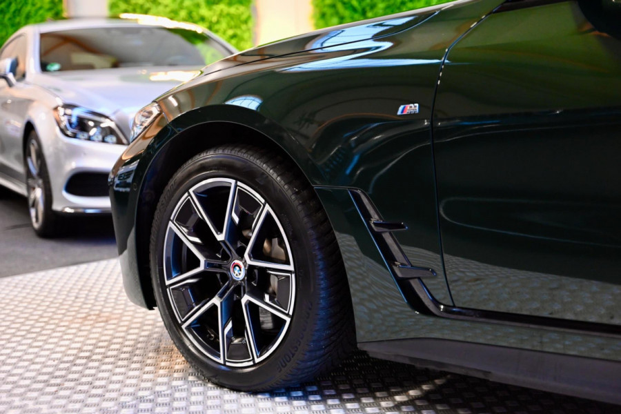 BMW i4 EDrive40 High Executive 84 kWh - M-Sport - Stuurverwarming - Harman Kardon - Adaptive Cruise Control - Schuifdak -