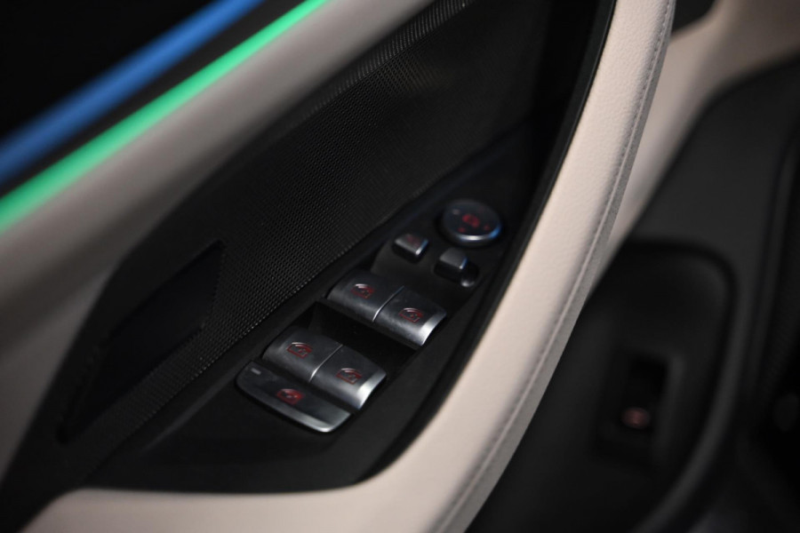 BMW i4 EDrive40 High Executive 84 kWh - M-Sport - Stuurverwarming - Harman Kardon - Adaptive Cruise Control - Schuifdak -