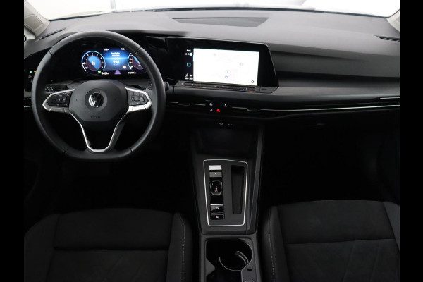 Volkswagen Golf 1.5 eTSI Style | Stoelverwarming | Trekhaak | Camera | Stuurverwarming | Memory | Sfeerverlichting | Carplay | Navigatie | Adaptive cruise | Parkeerhulp | Climate control