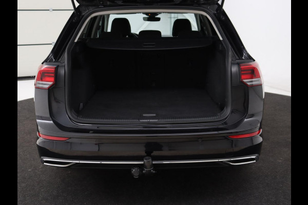 Volkswagen Golf 1.5 eTSI Style | Stoelverwarming | Trekhaak | Camera | Stuurverwarming | Memory | Sfeerverlichting | Carplay | Navigatie | Adaptive cruise | Parkeerhulp | Climate control