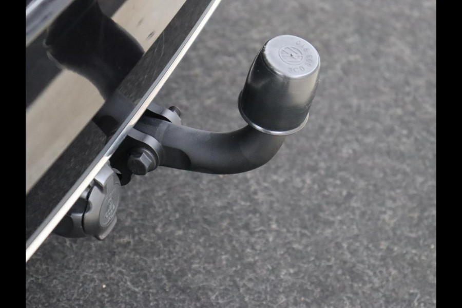 Volkswagen Golf 1.5 eTSI Style | Stoelverwarming | Trekhaak | Camera | Stuurverwarming | Memory | Sfeerverlichting | Carplay | Navigatie | Adaptive cruise | Parkeerhulp | Climate control