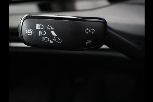 Volkswagen Golf 1.5 eTSI Style | Stoelverwarming | Trekhaak | Camera | Stuurverwarming | Memory | Sfeerverlichting | Carplay | Navigatie | Adaptive cruise | Parkeerhulp | Climate control