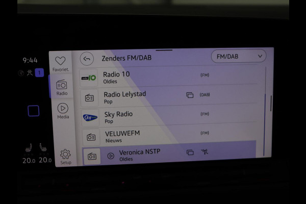 Volkswagen Golf 1.5 eTSI Style | Stoelverwarming | Trekhaak | Camera | Stuurverwarming | Memory | Sfeerverlichting | Carplay | Navigatie | Adaptive cruise | Parkeerhulp | Climate control