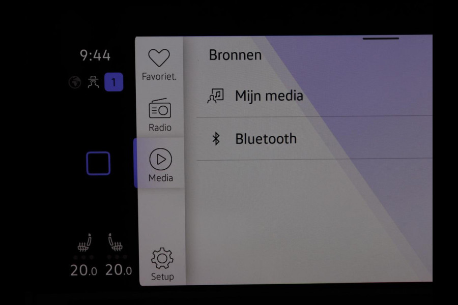 Volkswagen Golf 1.5 eTSI Style | Stoelverwarming | Trekhaak | Camera | Stuurverwarming | Memory | Sfeerverlichting | Carplay | Navigatie | Adaptive cruise | Parkeerhulp | Climate control