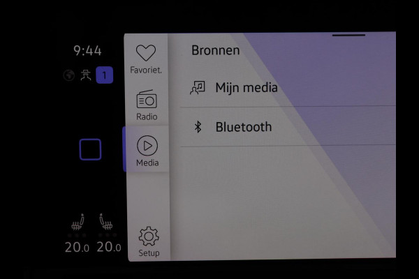 Volkswagen Golf 1.5 eTSI Style | Stoelverwarming | Trekhaak | Camera | Stuurverwarming | Memory | Sfeerverlichting | Carplay | Navigatie | Adaptive cruise | Parkeerhulp | Climate control