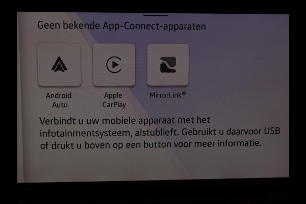 Volkswagen Golf 1.5 eTSI Style | Stoelverwarming | Trekhaak | Camera | Stuurverwarming | Memory | Sfeerverlichting | Carplay | Navigatie | Adaptive cruise | Parkeerhulp | Climate control