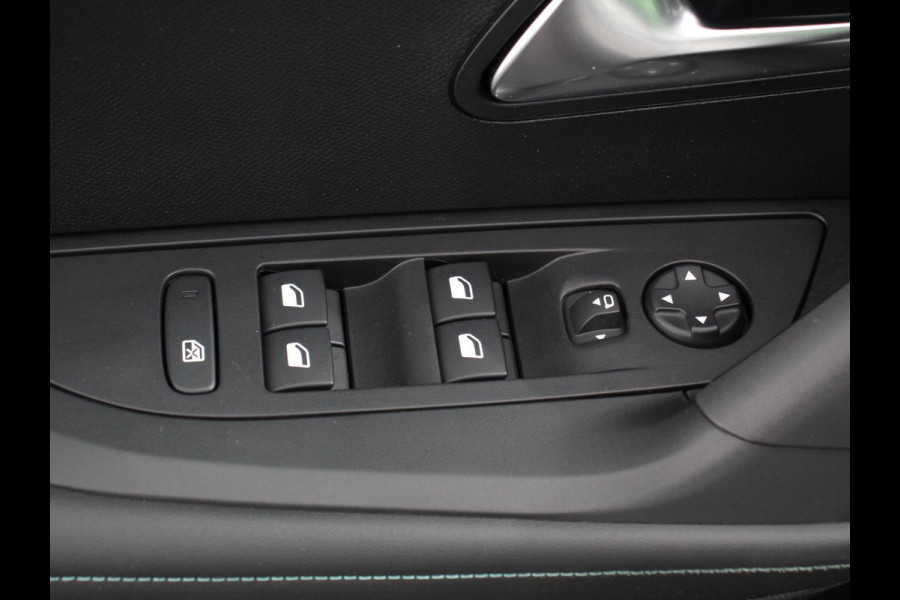 Peugeot 2008 1.2 PureTech 130pk Automaat Allure Navigatie Climate Control Lichtmetalen Velgen Parkeersensoren Cruise Control
