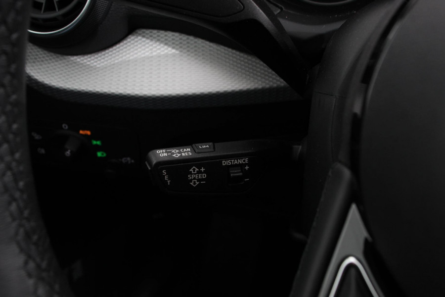 Audi Q2 35 TFSI 150PK S-tronic Prestige Navigatie Apple Carplay/Android Auto  Adaptive Cruise Control Parkeersensoren Camera Stoelverwarming