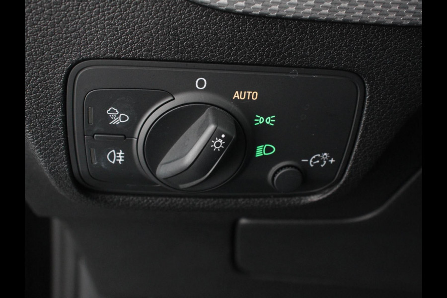 Audi Q2 35 TFSI 150PK S-tronic Prestige Navigatie Apple Carplay/Android Auto  Adaptive Cruise Control Parkeersensoren Camera Stoelverwarming