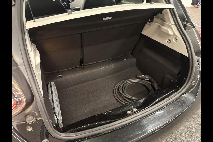 Renault ZOE R135 Intens 52 kWh Koopaccu Navigatie Apple Carplay/Android Auto Camera Parkeersensoren Cruise Control Stoel- en stuurverwarming Climate Control Lichtmetalen velgen