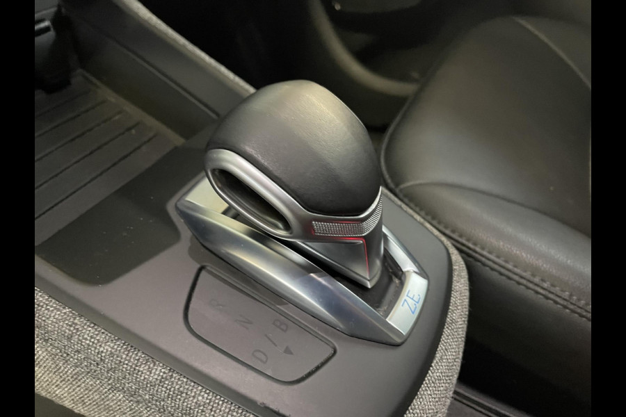 Renault ZOE R135 Intens 52 kWh Koopaccu Navigatie Apple Carplay/Android Auto Camera Parkeersensoren Cruise Control Stoel- en stuurverwarming Climate Control Lichtmetalen velgen