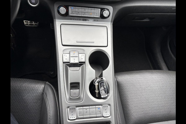Hyundai Kona EV Premium Two-Tone 64 kWh SOH ACCU 99% | Apple Carplay/Android Auto | Stuur-& Stoelverwarming | Navigatie | Leder | Camera |