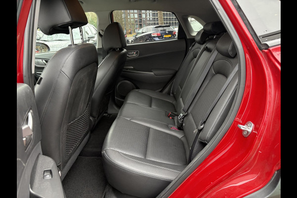 Hyundai Kona EV Premium Two-Tone 64 kWh SOH ACCU 99% | Apple Carplay/Android Auto | Stuur-& Stoelverwarming | Navigatie | Leder | Camera |
