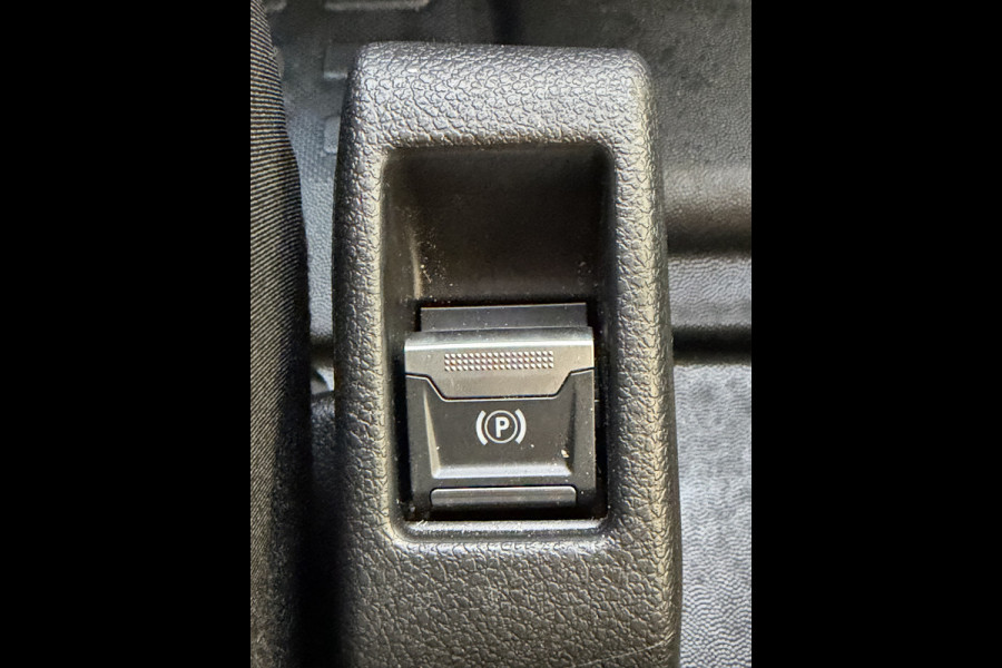 Peugeot e-Expert DC 75 kWh (Stoelverwarming - 2x Schuifdeuren - Keyless Entry - Laadruimte betimmering - Automatische Airco - Navigatie - Parkeer