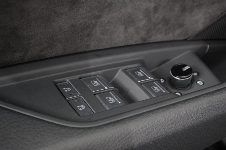 Audi e-tron e-tron 55 quattro advanced Pro Line Plus 360pk! | Navigatie | Climate Control | Electrisch bedienbare achterklep | Camera | Alcantara