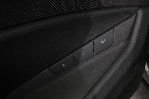 Audi e-tron e-tron 55 quattro advanced Pro Line Plus 360pk! | Navigatie | Climate Control | Electrisch bedienbare achterklep | Camera | Alcantara