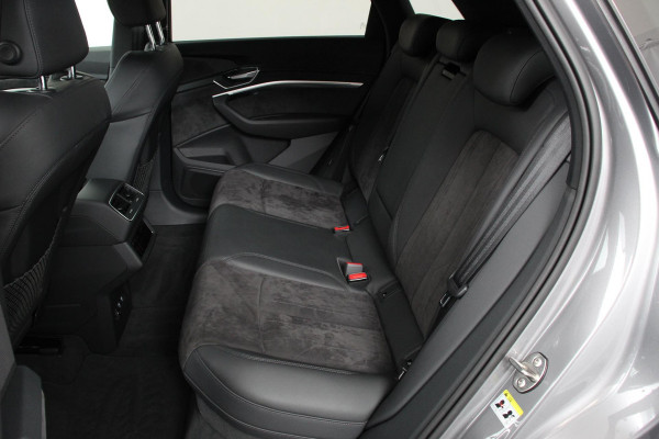 Audi e-tron e-tron 55 quattro advanced Pro Line Plus 360pk! | Navigatie | Climate Control | Electrisch bedienbare achterklep | Camera | Alcantara