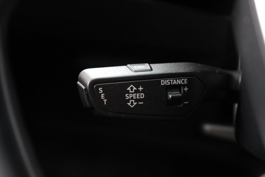 Audi e-tron e-tron 55 quattro advanced Pro Line Plus 360pk! | Navigatie | Climate Control | Electrisch bedienbare achterklep | Camera | Alcantara