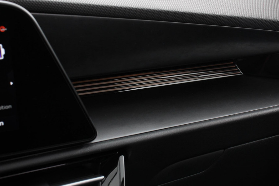 Kia Niro EV DynamicPlusLine 64.8 kWh Nieuw Model! | Navigatie | Half Leder | Schuif-kantel dak | Electrisch bedienbare achterklep | DAB | Led | Camera